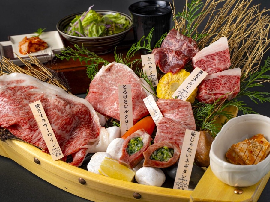 天神黒毛流 焼肉 参星 的九州黑毛和牛拼盤